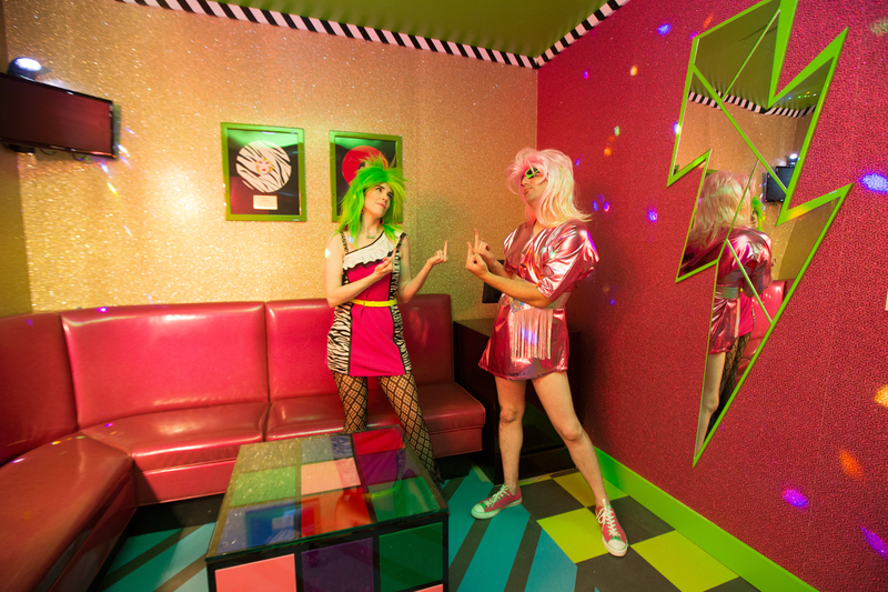 Illustration for article titled Karaoke Bar With Super Mario Bros And Twin Peaks-Themed Rooms